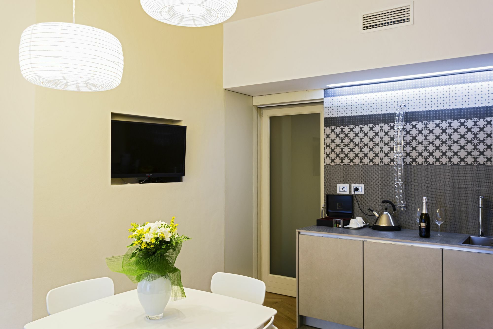 Maison Laghetto - Apartment Suite Милано Екстериор снимка